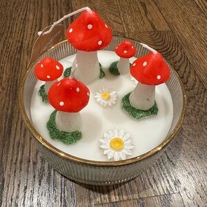 ‼️VIRAL‼️ Mushroom  and Daisy Candle